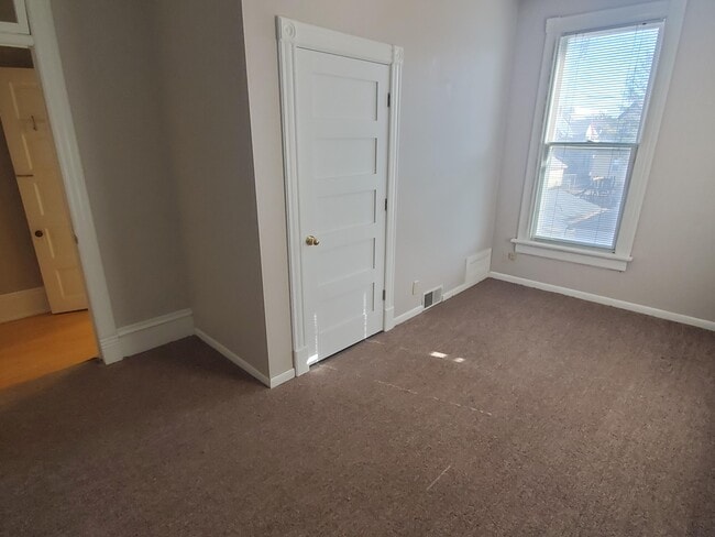 Building Photo - 2054 N Cambridge Ave