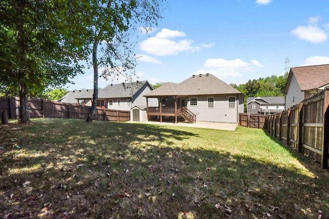 Building Photo - Pet Friendly Four Bedroom!