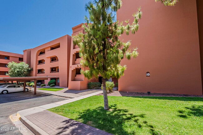 Building Photo - 4303 E Cactus Rd