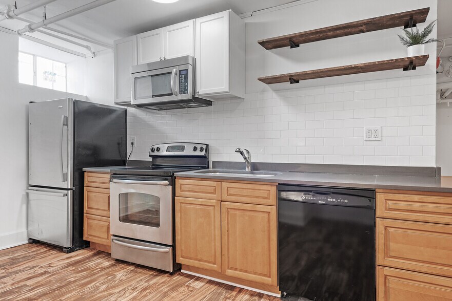 Building Photo - 2449 Pillsbury Ave S