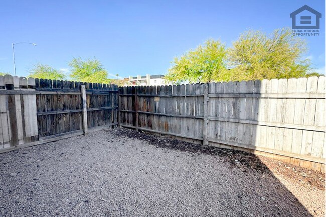 Building Photo - 1765 E Pepper Cir