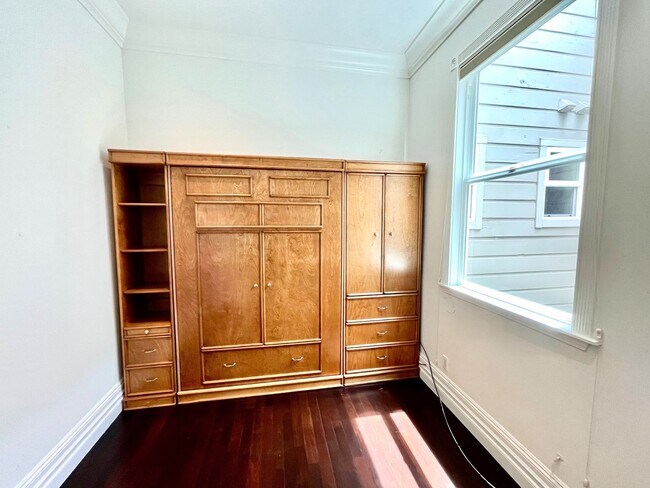 Building Photo - SPECTACULAR, TOP FLOOR 2 BED/2 BATH MISSIO...