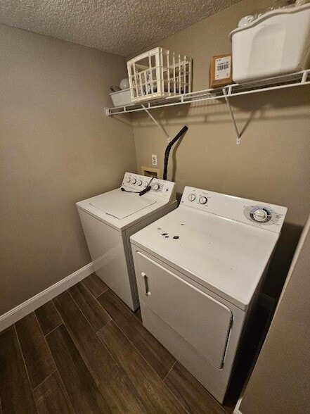 Building Photo - 706 Sunny Pine Way