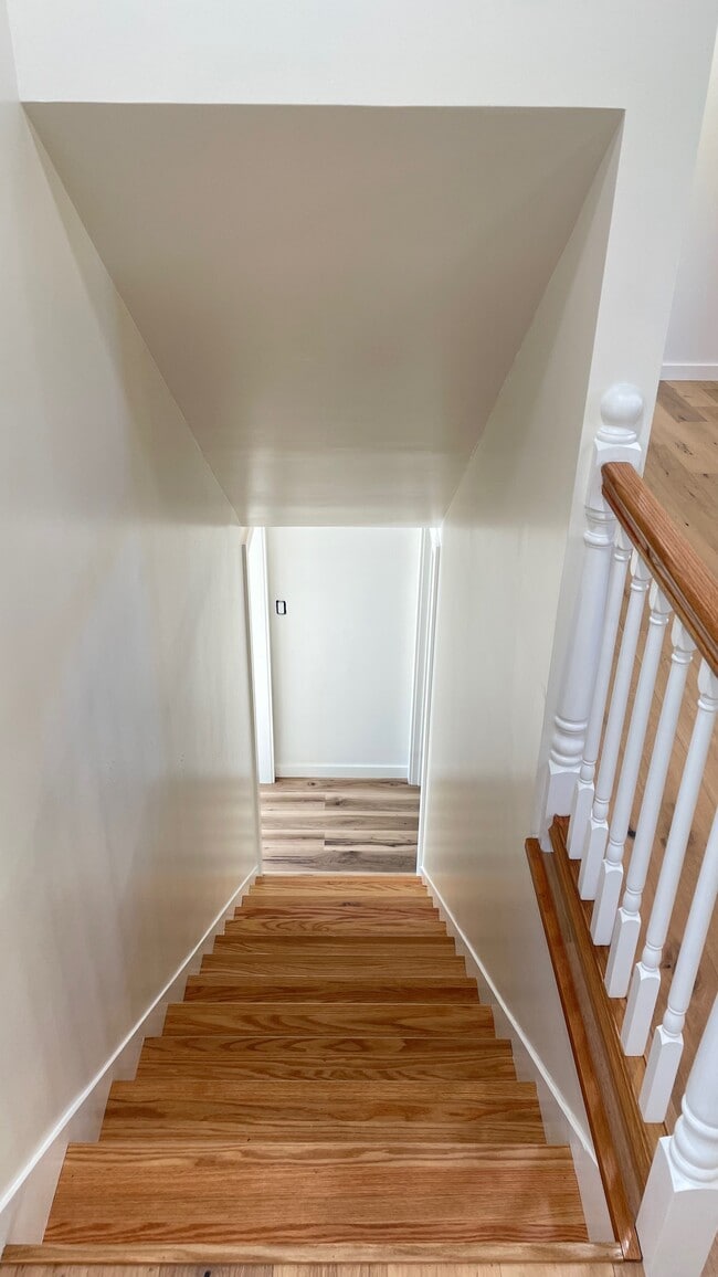 Building Photo - 820 Goldfinch Ave