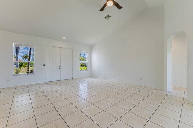 Building Photo - 1400 SW 31st Terrace