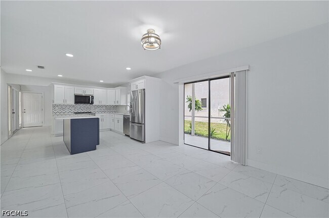 Building Photo - 17337 Phlox Dr