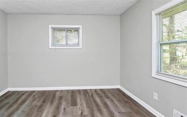 Building Photo - 3711 Daisy Dr