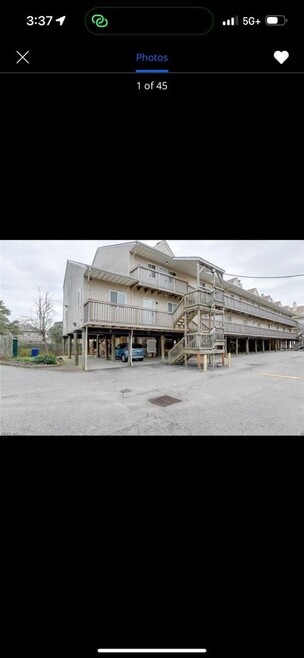 Building Photo - 833 Little Bay Ave
