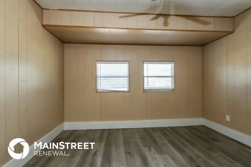 Building Photo - 3182 SE East Blackwell Dr