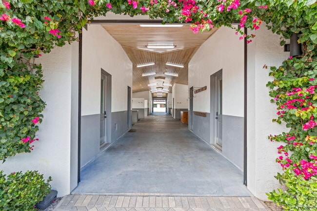 Building Photo - 13155 Southfields Rd