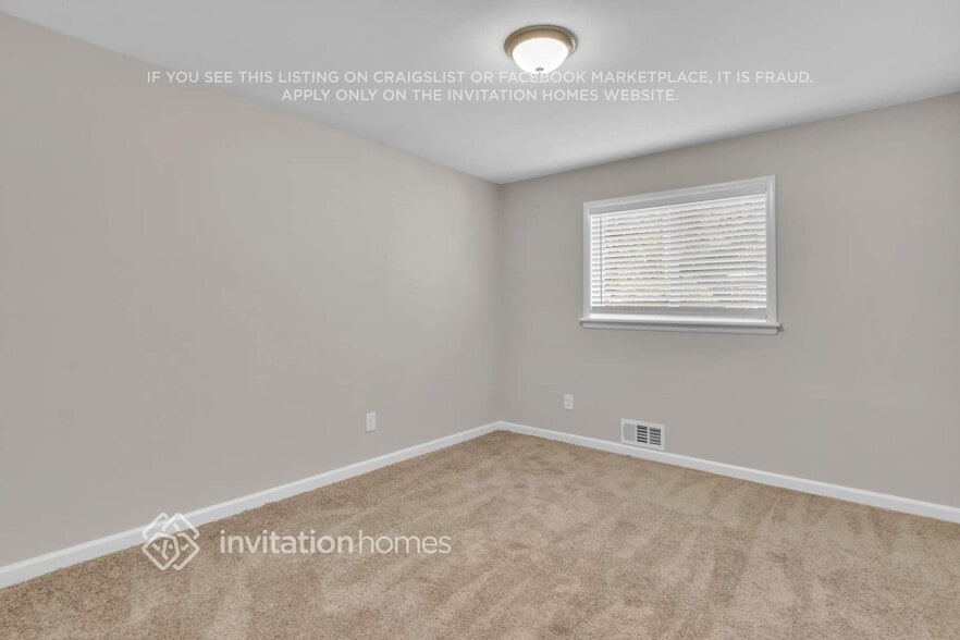 Building Photo - 2875 Laurel Ln