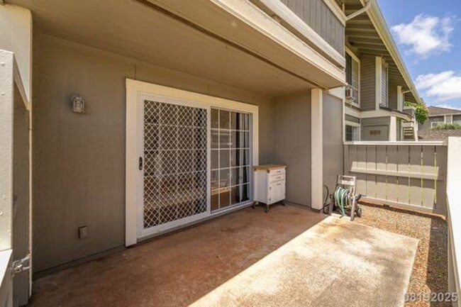 Building Photo - Bright and Cozy 2BR/1BA/1PKG unit in Royal...