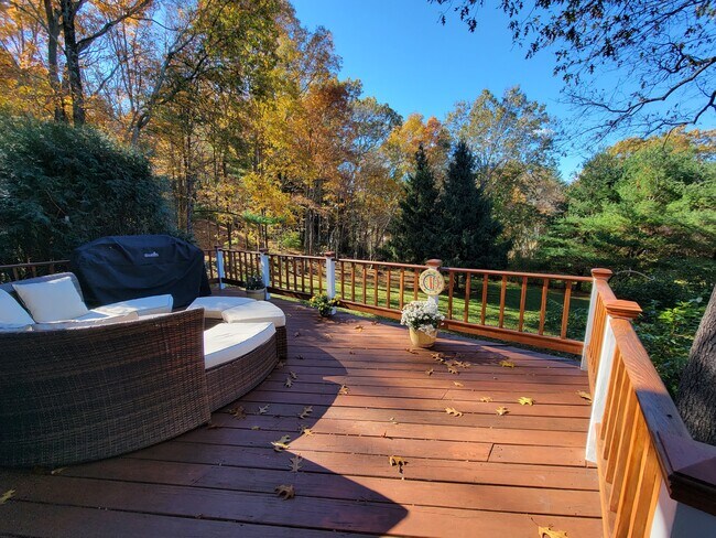 Building Photo - 40 N Mill St