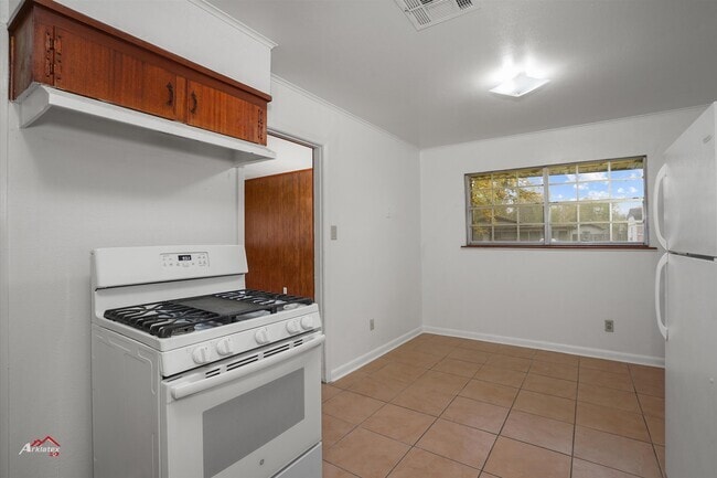 Building Photo - 3215 Impala Dr