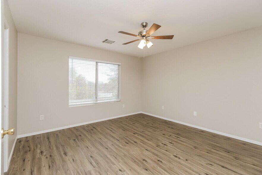 Building Photo - 2959 S Del Rancho Cir
