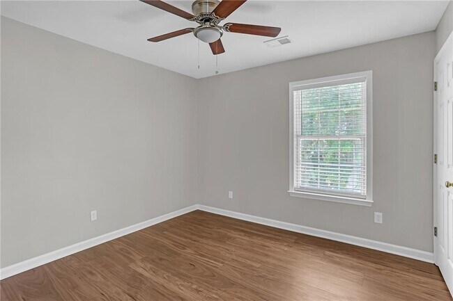 Building Photo - 3527 Chastain Glen Ln NE
