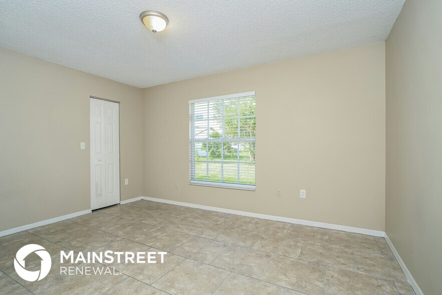 Building Photo - 725 Maderia Ct