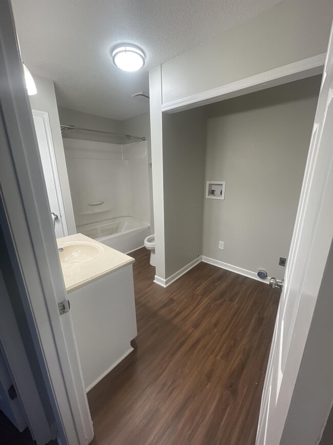 Building Photo - 460 Grace St