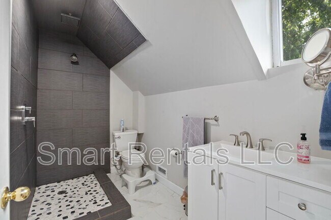 Building Photo - 7221 South St