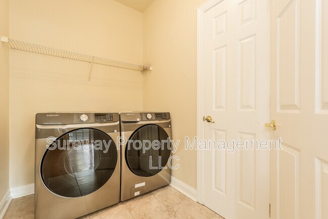 Building Photo - 2 Lucha Ct
