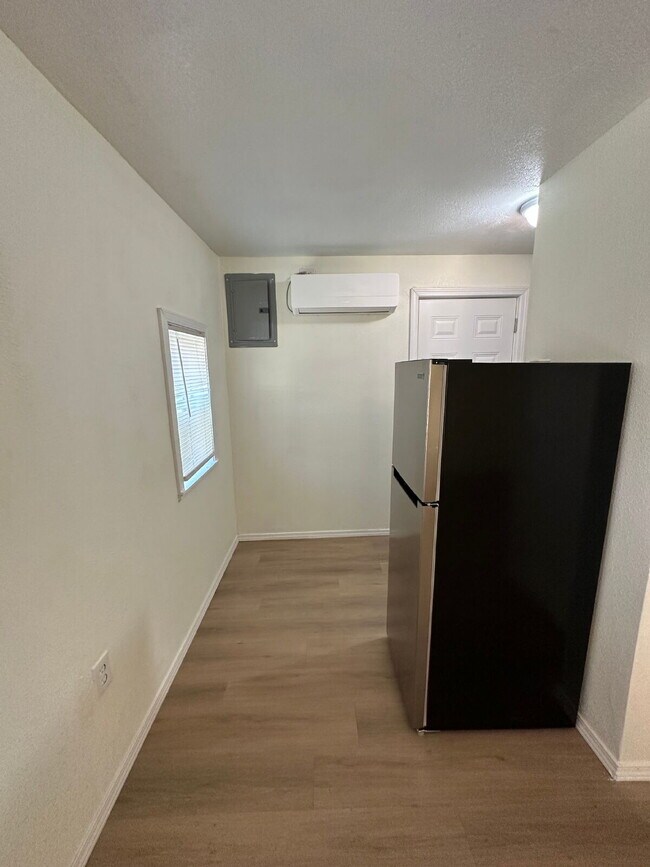 Building Photo - Fully update back house! All appliances included!