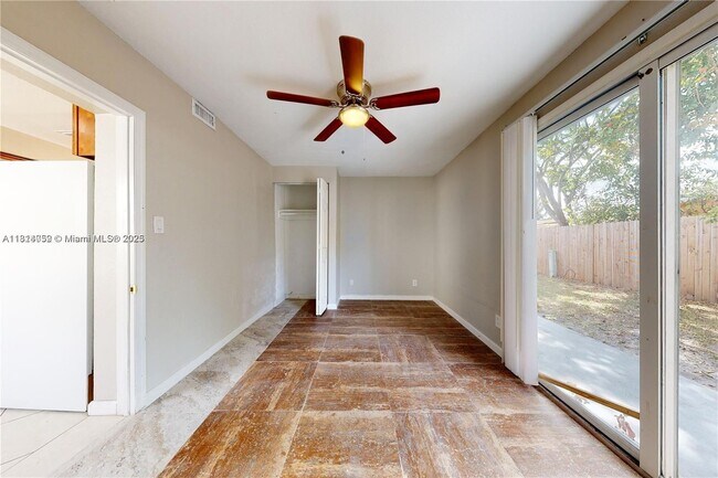 Building Photo - 841 SW 63rd Ave
