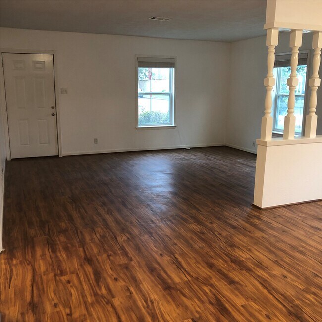 Building Photo - 4236 Ruskin St