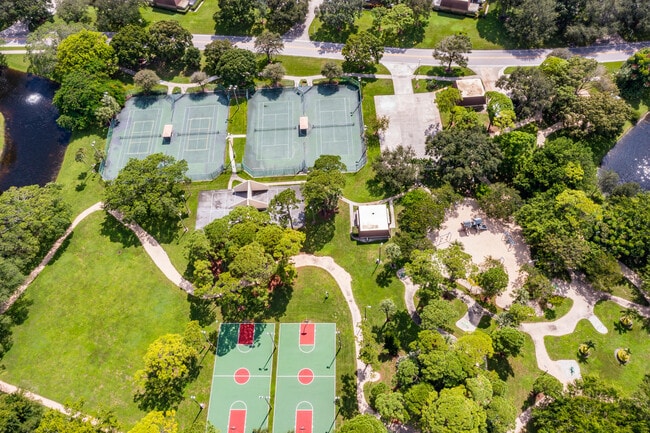 Building Photo - 1520 15th Ln