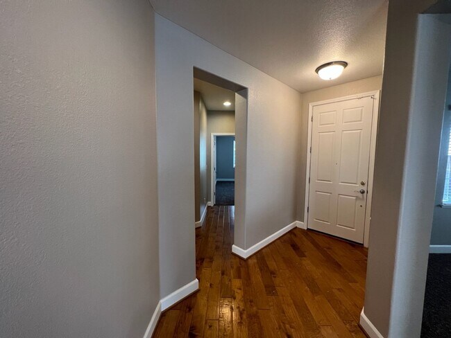 Building Photo - 4 bedroom home with 3 car garage in Patterson!