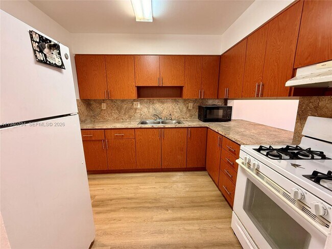 Building Photo - 617 NW 10th St