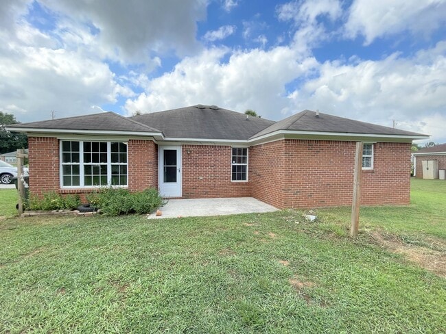 Building Photo - 100 Brook Glen Dr