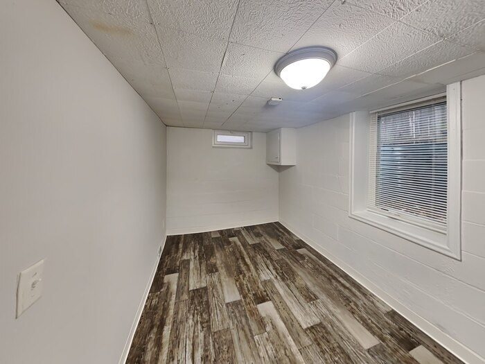 Building Photo - 6116 N Aldrich Ave