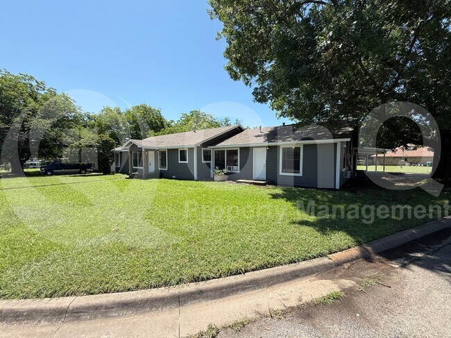 Building Photo - 1602 E Nall St