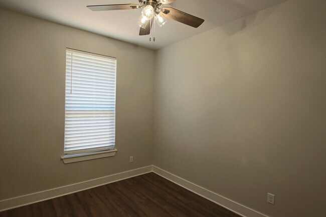Building Photo - 727 Freedom Way