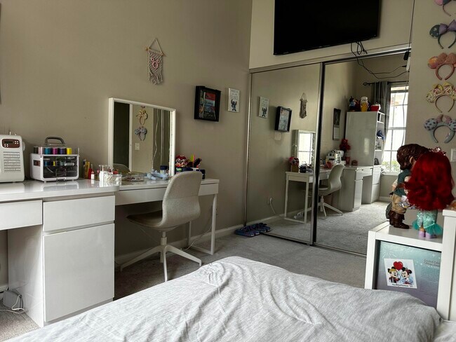 Building Photo - 2023 Valencia Dr