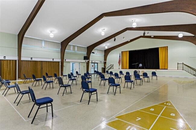 Building Photo - 164 Carriage Ct