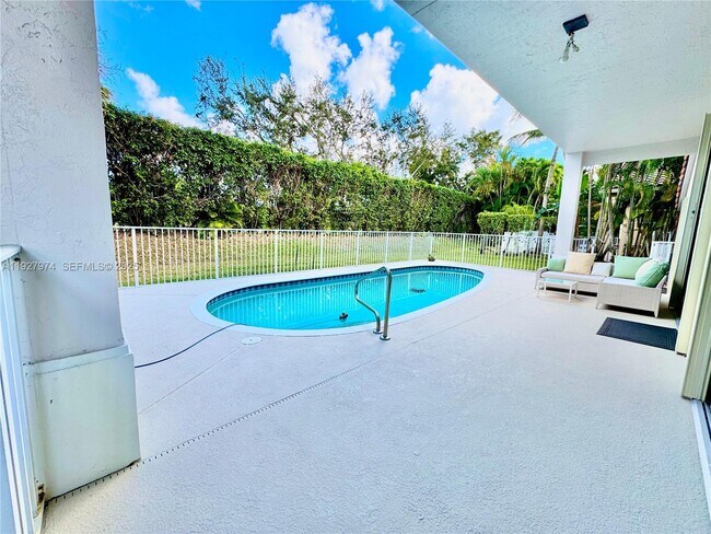 Building Photo - 19754 Dinner Key Dr