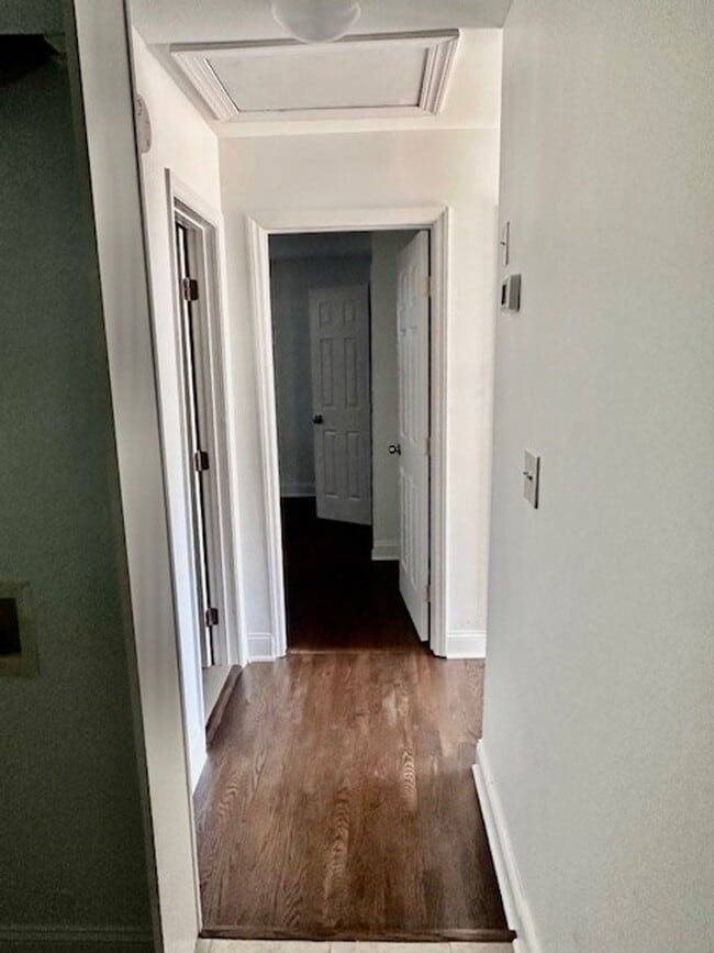 Building Photo - Recently Renovated 2 Bedroom 1 Bath Home AVAILABLE NOW . ($500 OFF Full Months Rent Must M/I By 4...