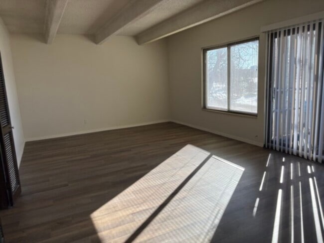 Building Photo - Dayton Green Condo with a VIEW