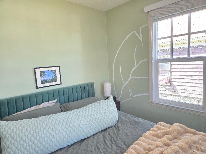 Building Photo - 745 Lennox St