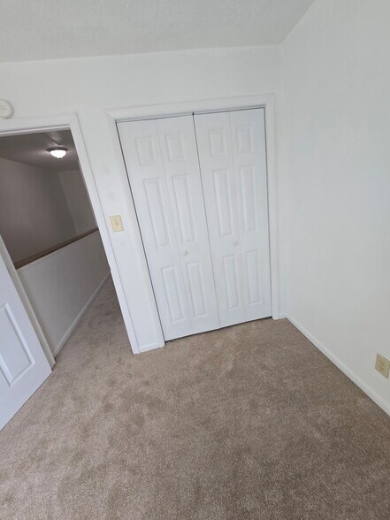 Building Photo - 2062 Elmhurst Ln