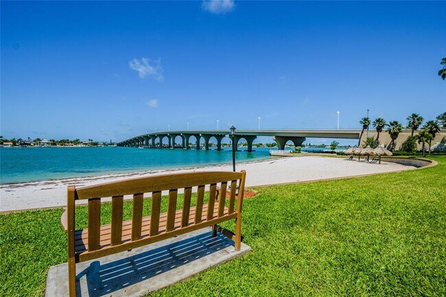 Building Photo - 6073 Bahia Del Mar Blvd S