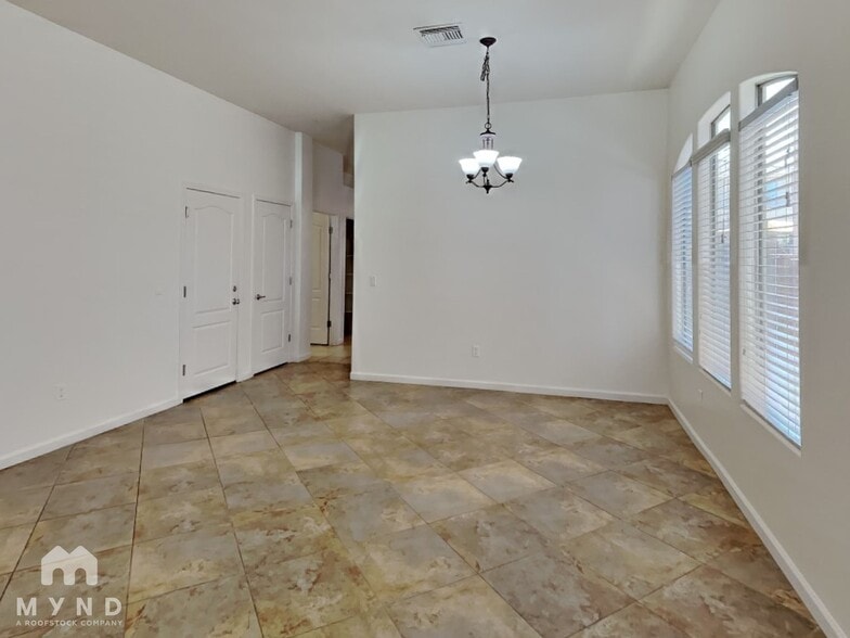 Building Photo - 12548 E Red Iron Trail