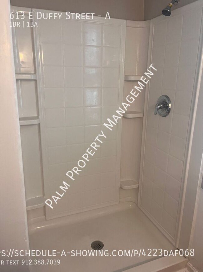 Building Photo - 613 E Duffy St