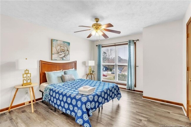 Building Photo - 2 Bedrooms 2.5 Bathrooms Townhouse