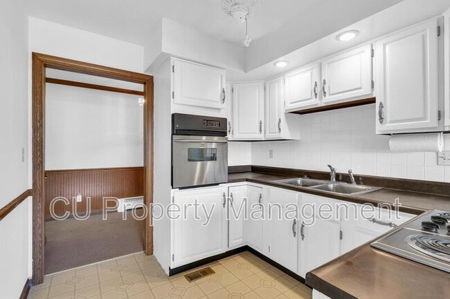 Building Photo - 1702 Golfview Dr