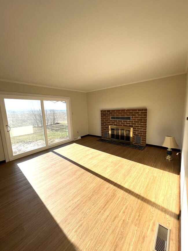 Building Photo - 8298 Scenic Dr