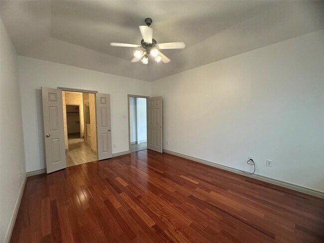 Building Photo - 2027 Marchwood Manor Dr