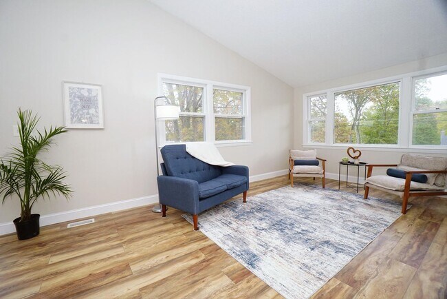 Building Photo - 42 Woodfield St