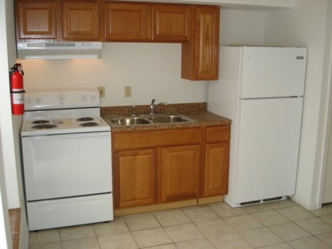 Building Photo - One bed APT, south of downtown, available ...